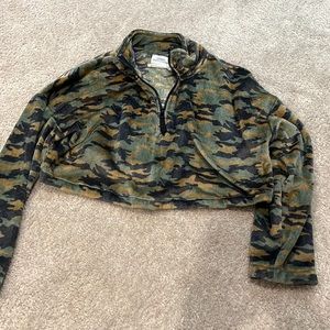 Camouflage, cropped jacket with adjustable waistband